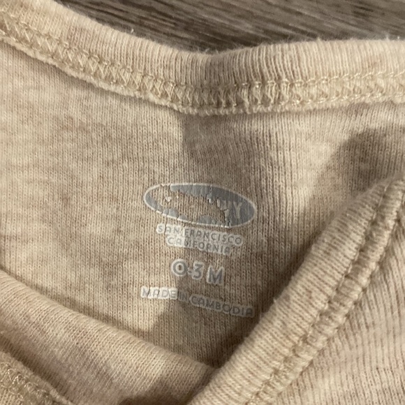 ♦️5 for $15♦️ 0-3 month khaki apricot colored long sleeve bodysuit onesie - Picture 3 of 4